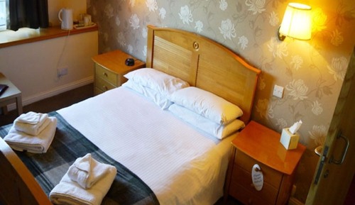 Habitación estándar con 1 cama doble o 2 individuales, baño privado