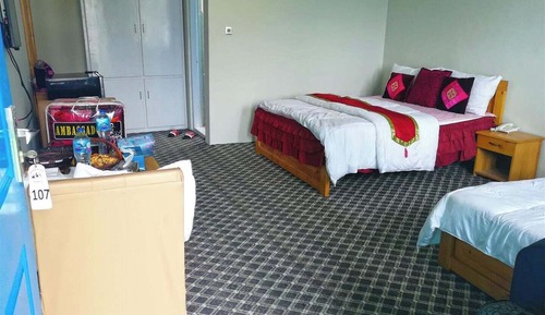 Habitación triple Deluxe, 1 cama individual grande, no fumadores