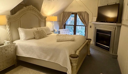 Suite de luna de miel, 1 cama de matrimonio grande, chimenea, vistas al patio