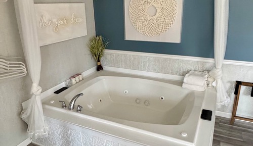 Suite estudio romántica, 1 cama de matrimonio grande, bañera de hidromasaje, planta baja