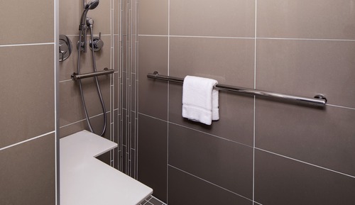 Habitación, 1 cama de matrimonio grande, accesible para personas con discapacidad, bañera
