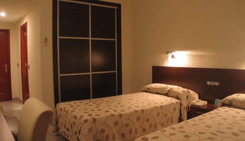 Habitación con 2 camas individuales