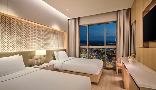 [Hanbok PKG] Superior Twin Room, Pool View (Sky pool + Water park for 2)+Hanbok rental 4 hours for 2