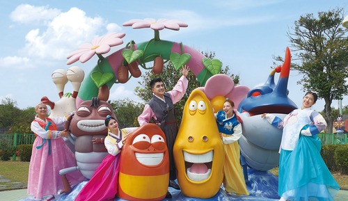 [Hanbok+Casino PKG] Family Connecting Room (Sky Pool + Water Park + Theme Park BIG3)