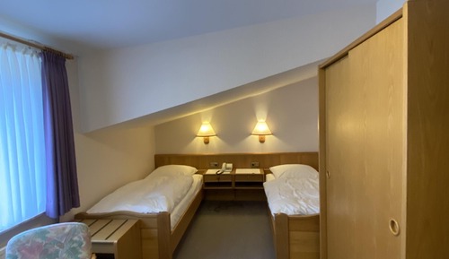 Habitación Confort con 2 camas individuales, baño privado