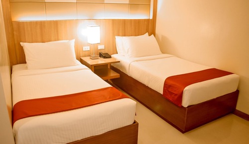 Habitación superior con 2 camas individuales, 1 cama individual