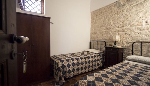 Habitación económica con 1 cama doble o 2 individuales, baño compartido