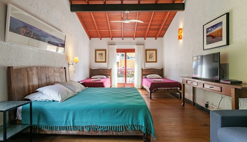 Habitación cuádruple, varias camas, no fumadores, vistas parciales al lago