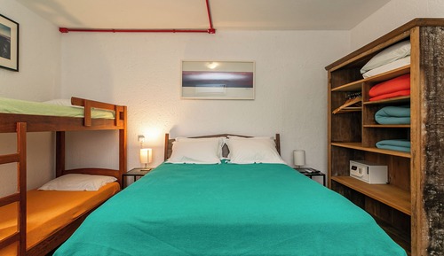 Apartamento, varias camas, cocina, planta baja