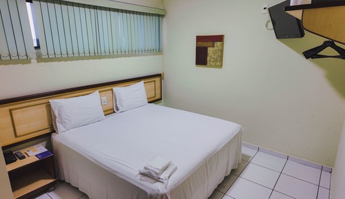 Habitación estándar con 2 camas individuales, 1 cama doble