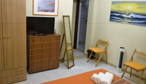 Estudio económico, en la zona del patio