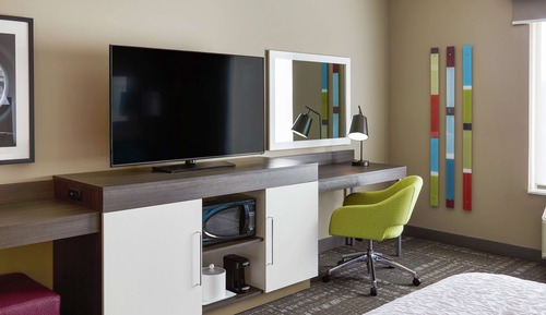 Habitación clásica, 1 cama de matrimonio grande con sofá cama, frigorífico y microondas
