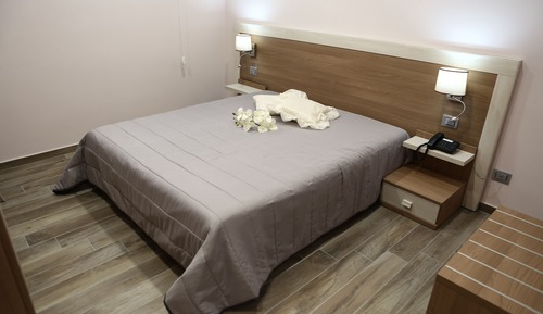 Apartamento básico, 1 habitación, balcón (DAFNE)