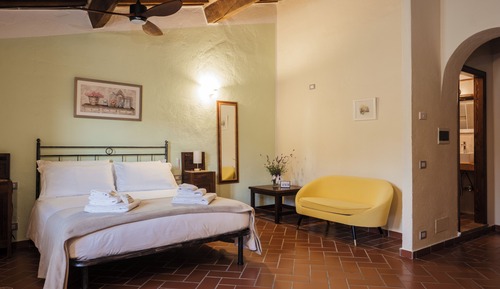 Habitación superior, 1 cama de matrimonio, baño privado, vistas a la colina