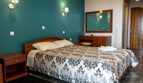 Habitación básica con 2 camas individuales, fumadores