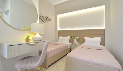 Habitación triple básica, balcón