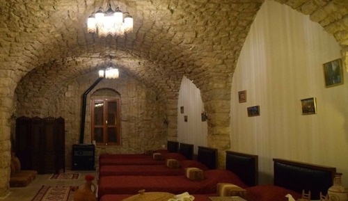 Dormitorio compartido tradicional, varias camas, vistas a la montaña