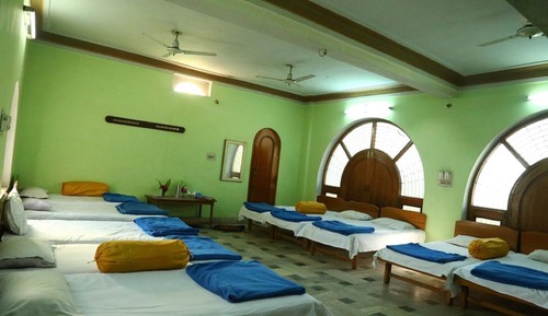 Dormitorio compartido básico, dormitorio mixto