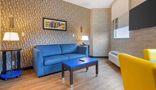 Suite, 1 cama de matrimonio grande, no fumadores, frigorífico y microondas (with Sofabed)