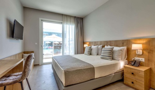 Superior Room with Land View