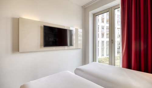 Habitación básica con 2 camas individuales