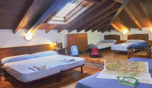Habitación familiar, varias camas, baño privado