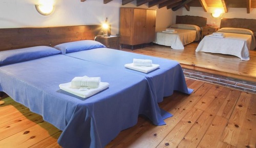 Habitación familiar, varias camas, baño privado