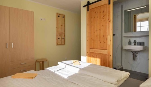 Habitación básica doble, baño privado, vistas a la montaña