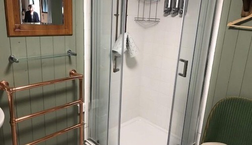 Habitación clásica con 2 camas individuales, baño privado