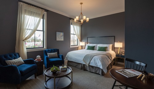 Estudio familiar, 1 cama de matrimonio grande con sofá cama