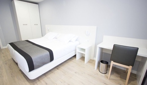 Habitación con 2 camas individuales, accesible para personas con discapacidad