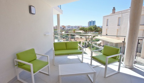 Apartamento, 2 habitaciones, terraza, vistas parciales al mar