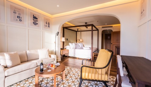 Junior Suite Swim Up