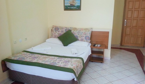 Habitación estándar con 1 cama doble o 2 individuales