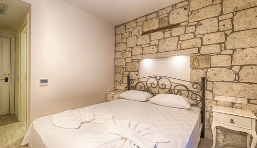 Habitación estándar doble, 1 cama de matrimonio, balcón, vistas a la ciudad