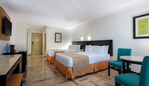 Habitación estándar doble, 2 camas dobles, vistas a la ciudad