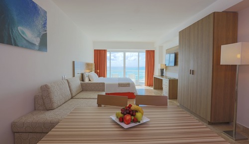 Estudio familiar, 1 cama de matrimonio grande con sofá cama, vistas al mar