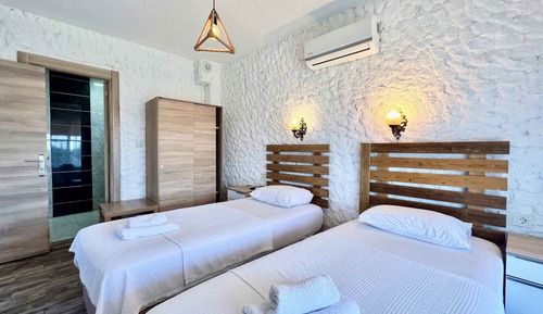 French Balcony (Twin Bed)