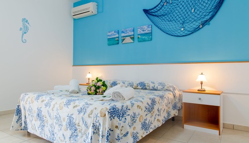 Apartamento panorámico, 1 habitación, cocina, frente al mar