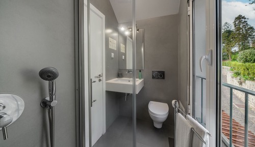 Habitación básica, 1 cama de matrimonio grande, vistas parciales al mar