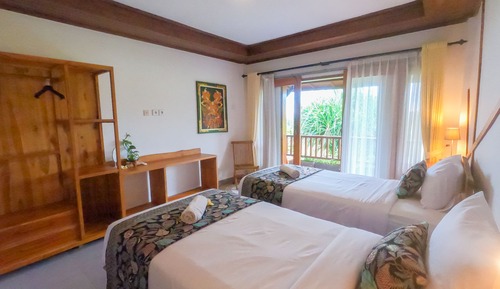 Habitación económica con 1 cama doble o 2 individuales, baño privado, vistas parciales al mar