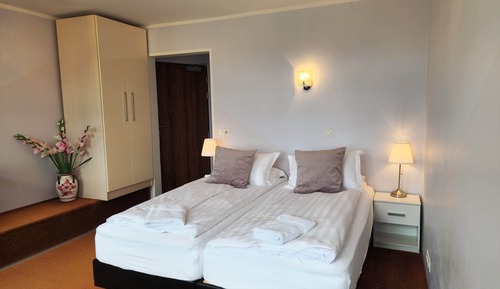 Habitación superior con 1 cama doble o 2 individuales