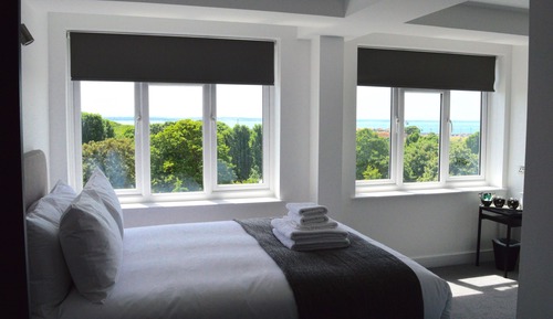 Habitación, 1 cama de matrimonio grande, baño privado, mirando al mar