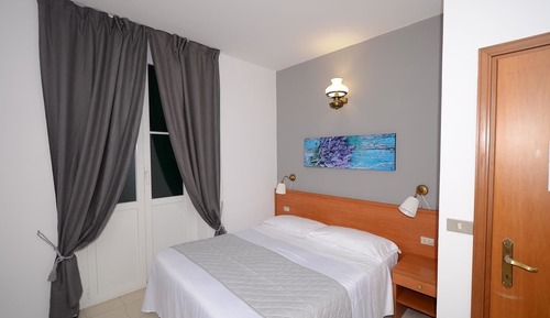 Habitación Deluxe con 1 cama doble o 2 individuales, balcón