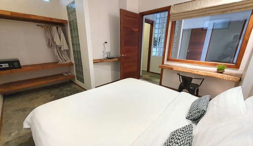 Suite Deluxe (Free One Way Drop Off)