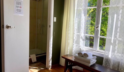 Habitación estándar con 1 cama doble o 2 individuales, baño privado