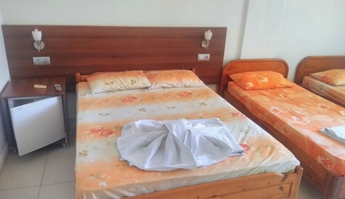 Habitación con 1 cama doble o 2 individuales, vistas a la montaña