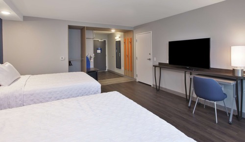 Habitación, 2 camas de matrimonio, accesible para personas con discapacidad, bañera