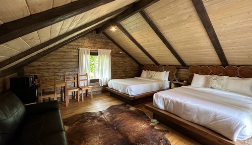 Habitación, varias camas