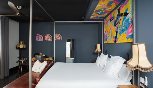 Petitte Penthouse